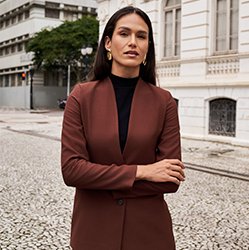 250x250 blazer marrom sem lapela com botao tayana