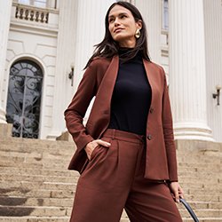 250x250 blazer marrom sem lapela com botao tayana aberto