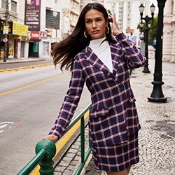 250x250 blusa gola alta malha off white blenda look saia xadrez blazer xadrez