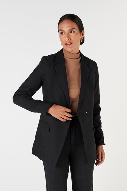 blazer preto leandra linho fibras naturais alongado transpassado frente meio corpo blusa brisa