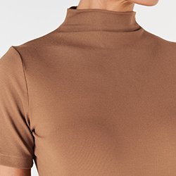 250x250 blusa marrom brisa gola alta detalhe
