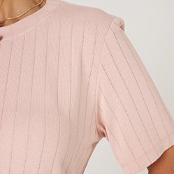 250x250 t shirt eunice rosa detalhe