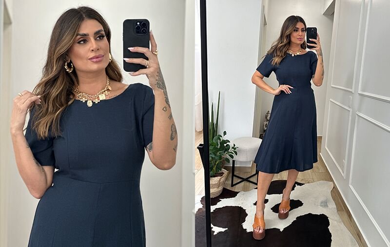 modelo vestido azul ambiente interno