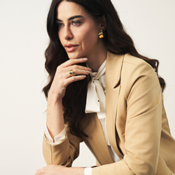 250x250 look blazer risca nude ahyesa blusa poa branca lauren