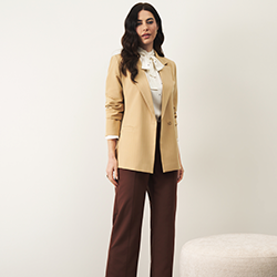 250x250 look calca cropped marrom mabel blazer risca nude ahyesa blusa poa branca lauren