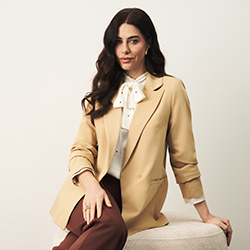 250x250 look calca cropped marrom mabel blazer risca nude ahyesa blusa poa branca lauren 3